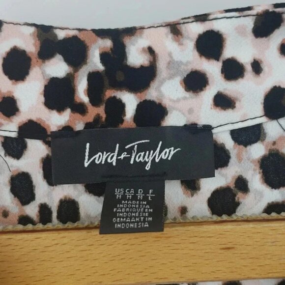 Lord Taylor Leopard print shift style dressVNeck with pocketsMedium - Picture 2 of 3